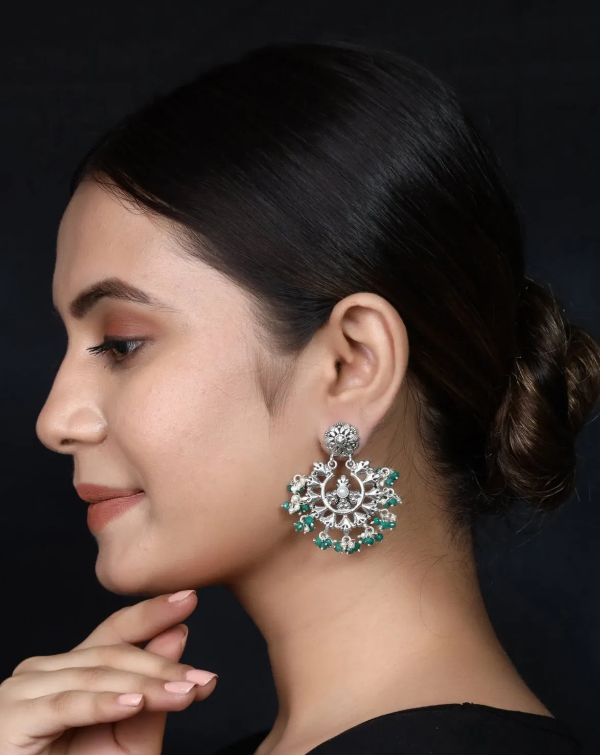 925 Silver Handmade Earring with Green Color and Fresh Water Pearl Hanging