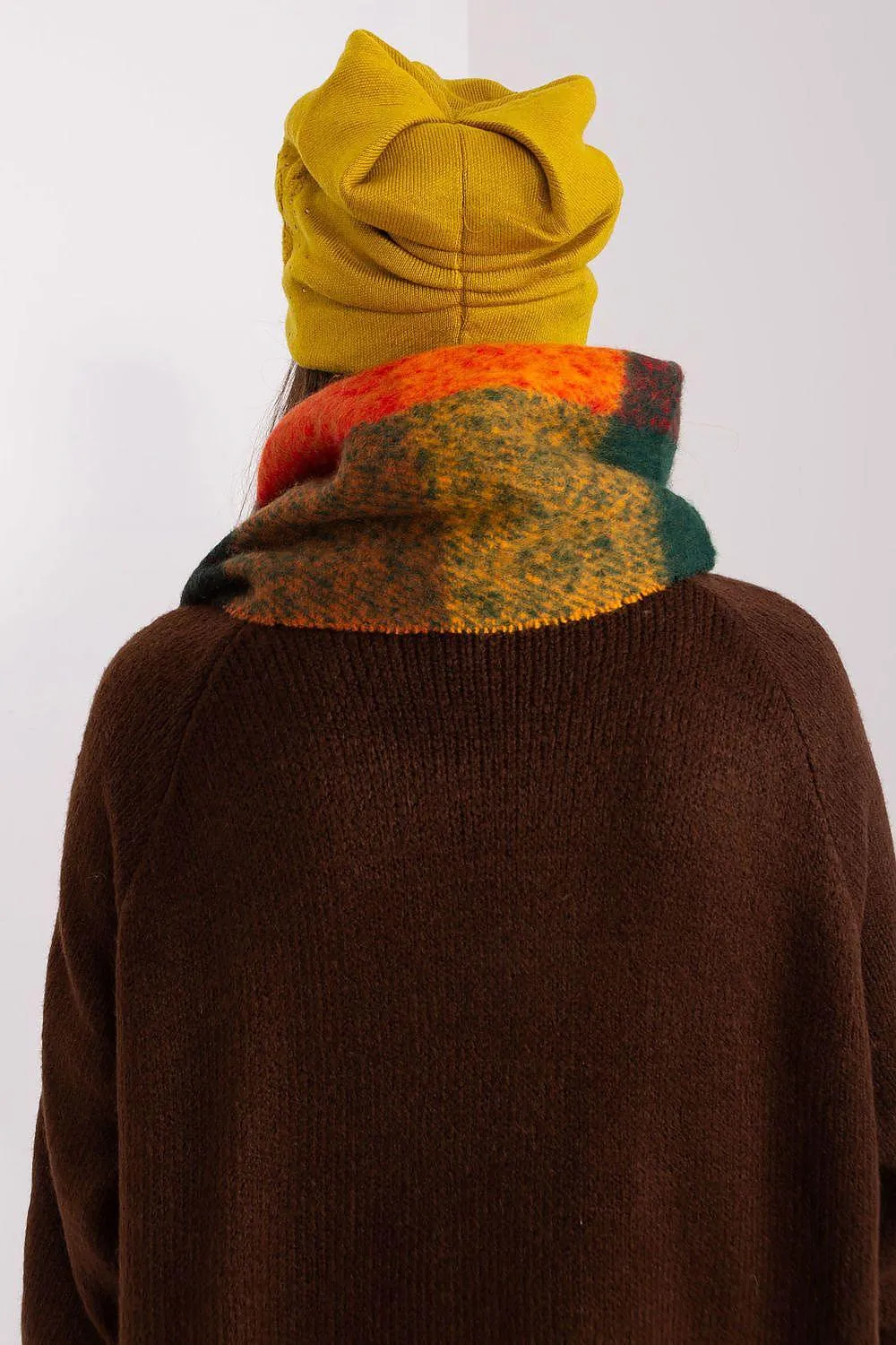 Chic Cashmere Beanie with Sparkling Rhinestone Accents