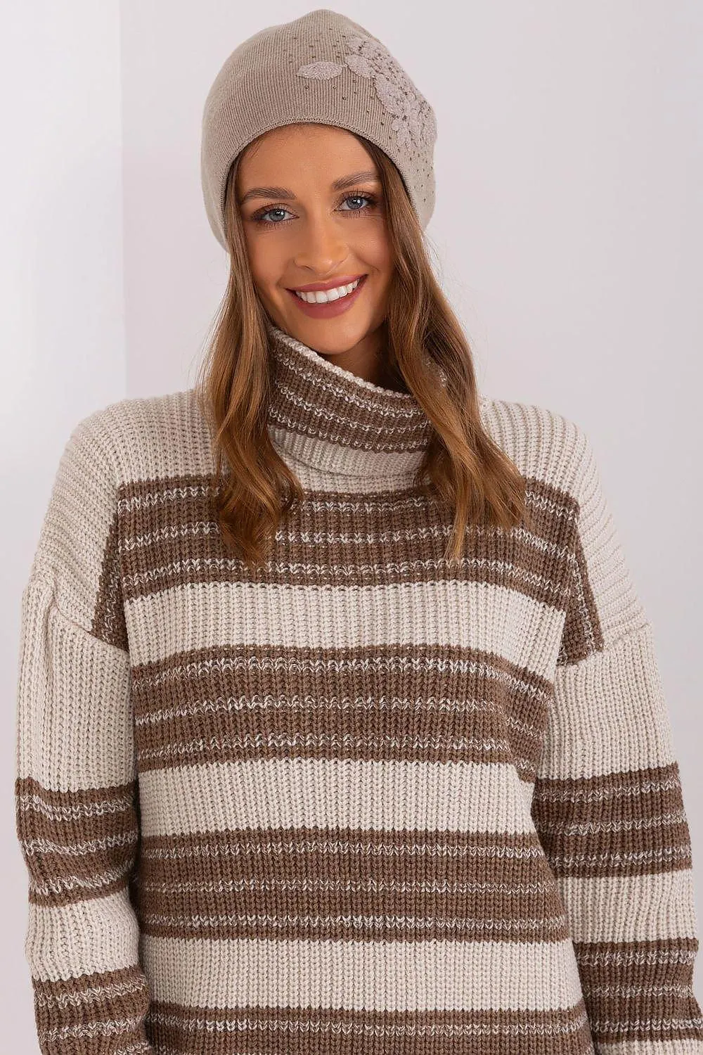 Chic Cashmere Beanie with Sparkling Rhinestone Accents