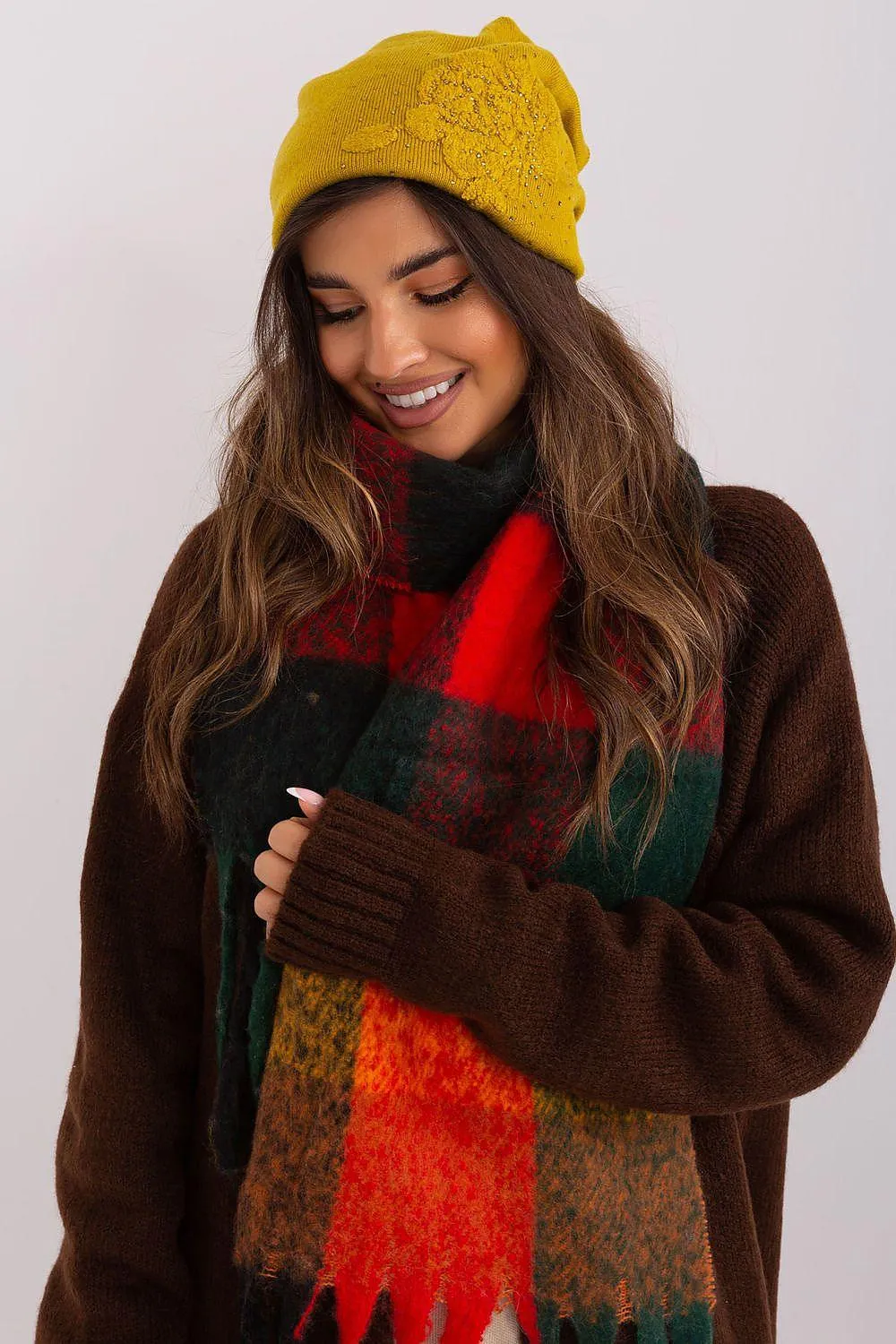Chic Cashmere Beanie with Sparkling Rhinestone Accents