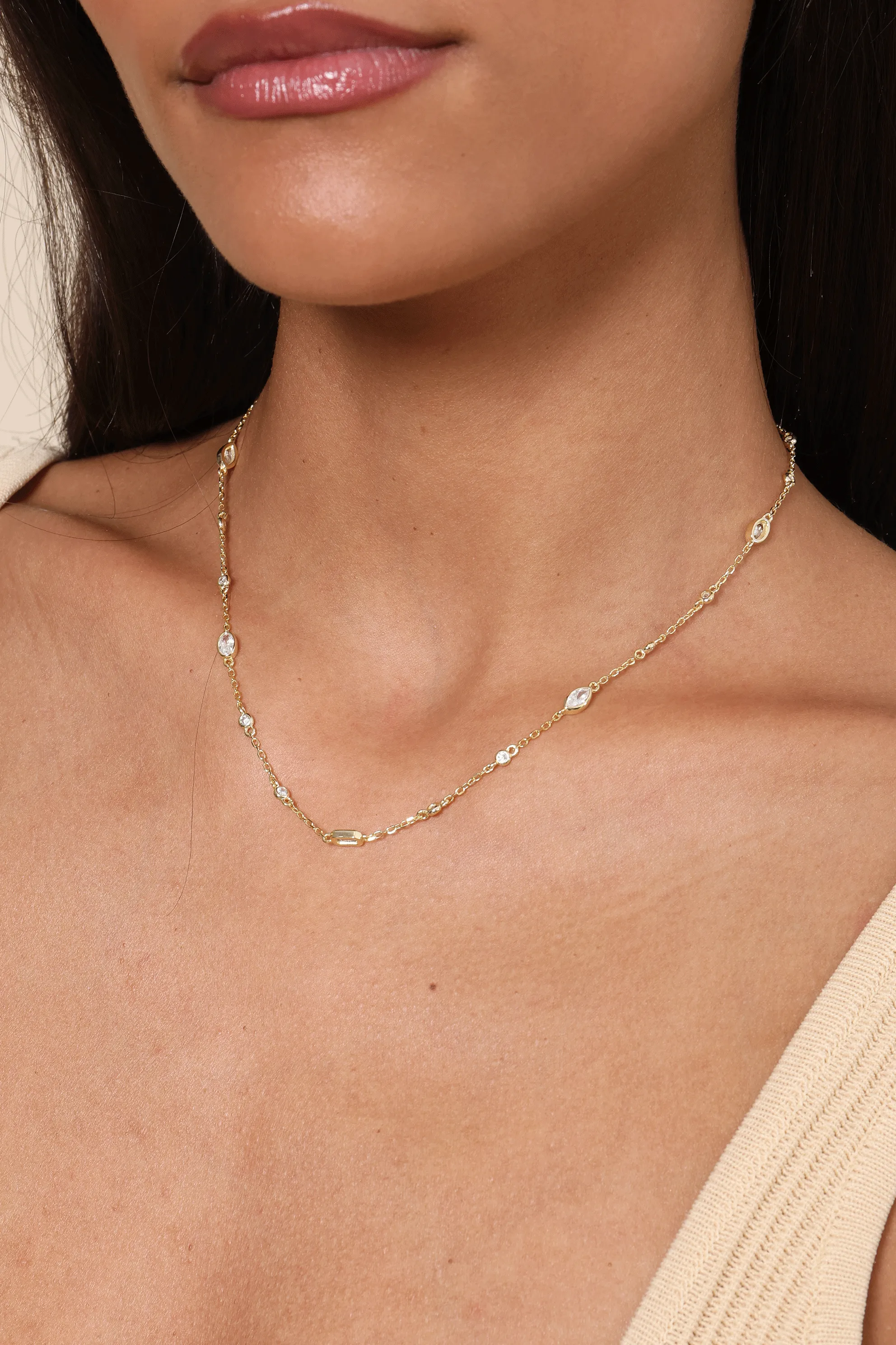 Pillar Scattered Bezel Necklace